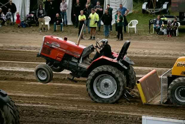 tractor pull competition at Field Days