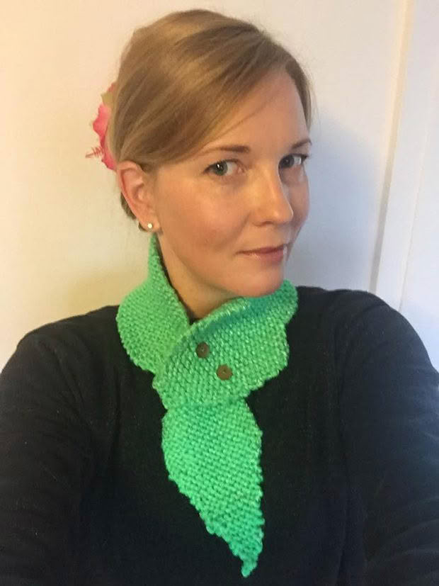 Jessica Rose wearing her Neck Gecko scarf. 