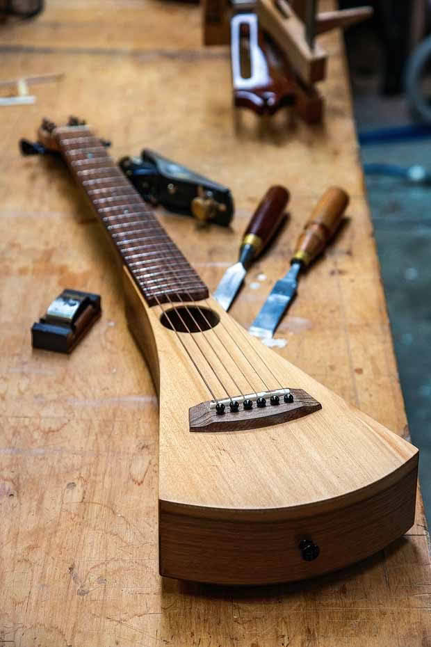 L_68_Guitar_maker_10