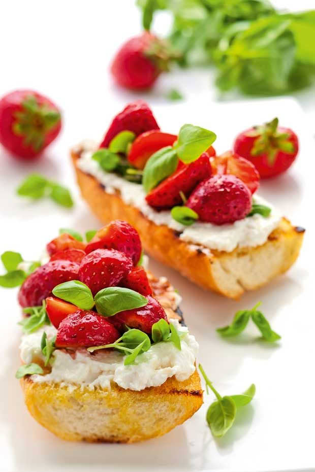 strawberry bruschetta