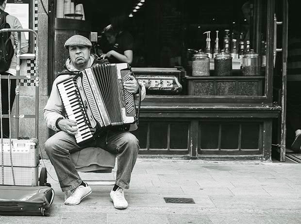 Dublin street performer