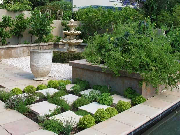 small courtyard garden