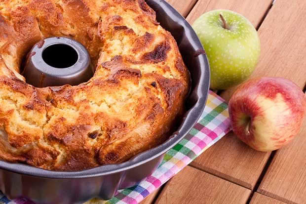 APPLE CAKE