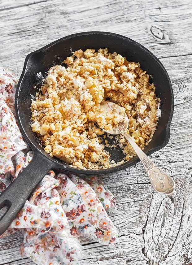 frying pan apple crumble