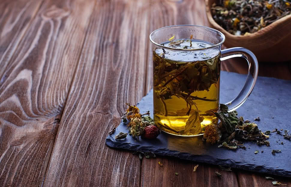 How to make a homemade tea blend from herbs from the garden
